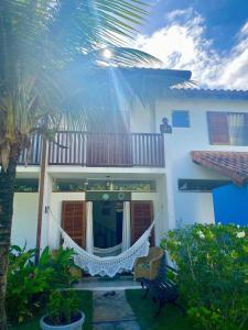 Casa ideal em condomínio fechado a 200m da Praia Maranduba, área de lazer completa