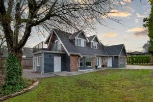 Spacious & Modern by the Beach - بلين