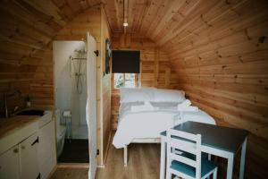 Ash Cabin with Hot Tub