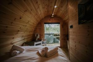 Ash Cabin with Hot Tub