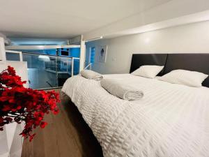 Unique loft apartment Located 15 minutes from the Champs Élysées