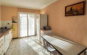Appartements 3 Bedroom Stunning Apartment In Nissan-lez-enserune : photos des chambres