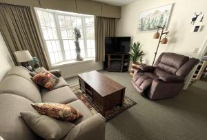 Mountain View Suite Sleeps 4 Ski OnOff Jiminy Peak