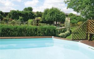 Maisons de vacances Awesome home in Marigny with Outdoor swimming pool, WiFi and 1 Bedrooms : photos des chambres