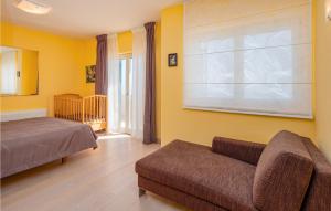 3 Bedroom Beautiful Apartment In Moscenicka Draga