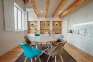 Downtown Clerigos Duplex With River View by Vacationy