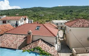 Cozy Apartment In Slatine With Wifi