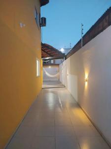 Casa Amarela na Praia de Guaibim-Taquari