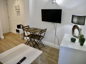 Appartements Studio Garrigue : photos des chambres
