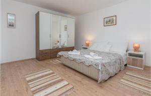 Cozy Home In Bila Vlaka With Kitchen