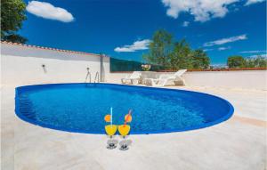 Cozy Home In Bila Vlaka With Kitchen