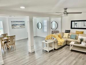 Luxury Modern & Cute- Minutes to The White-Sand Beaches