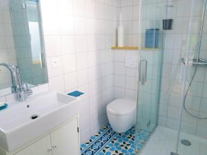 Maisons de vacances Maison Perros-Guirec, 5 pieces, 9 personnes - FR-1-368-183 : photos des chambres