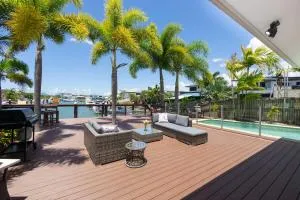 Cairns Beaches Home, Marina View, Sleeps 12 - Йоркейс Кноб