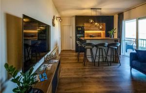 2 Bedroom Amazing Apartment In Tkon 