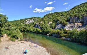 Maisons de vacances Awesome home in Rochefort du Gard with 4 Bedrooms, WiFi and Outdoor swimming pool : photos des chambres