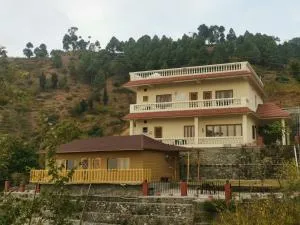 Wooden Cottage by Mountain Homes- Lansdowne - Pauri