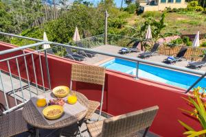 Spacious House with Pool in Prazeres