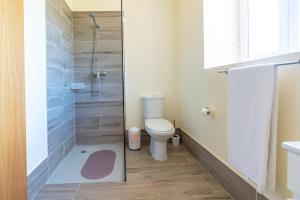 Spacious House with Pool in Prazeres