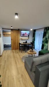 U Gazdy - apartament z sauną , jacuzzy, ogrodem i tarasem - przy Gondoli