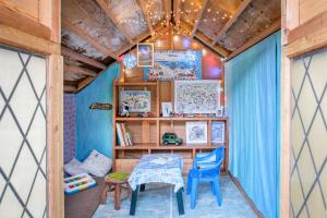 Spacious Home, Minutes Fom The Beach, Free Parking, Large Garden Area, Pets Welcome!