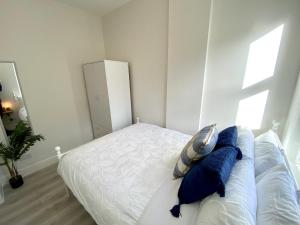 Stunning Beach Themed 2 Bed Apartment