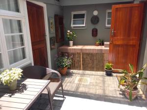 Bush Willow Suite - Villa Roc Guesthouse, Salt Rock Ballito Solar Power