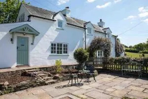 Cosy Country Cottage; Brecon Beacons - Llangynidr