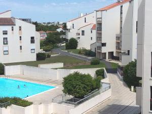 Lumineux Studio avec Mezzanine, Balcon et Piscine à La Rochelle - FR-1-551-36