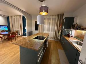 Appartements 75m2 proche des thermes - Quartier Republique : photos des chambres