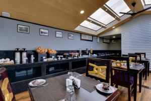 Sumitel Hotel 500 meters from Mall Road