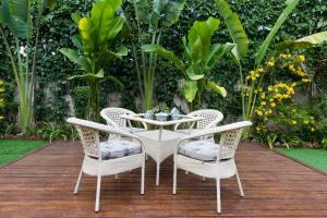 StayVistas The Annex - Cozy Retreat with Inviting Rooms and a Private Plunge Pool