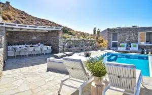 Luxurious & Stylish villa with a swimming pool, sea and sunset view. - Milopótamos