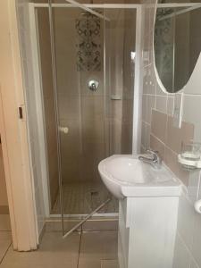 Cabin 101 Guest Lodge