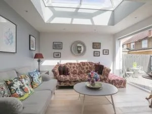 The Treehouse, Eton High Street, Walk 2 Windsor - Eton