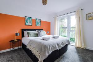 Formby Village Apartments By Greenstay Serviced Accommodation - A Luxury 2 Bed Apt - Perfect for Couples, Friends, Families & Business Travellers - FREE Parking - Dog Friendly - Fast Wi-Fi - 6