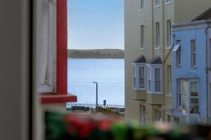 Caldey Bay Apartment - Lovely Sea Views