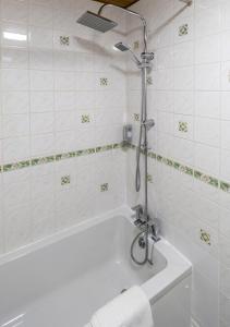 Budget Single Room room in Royal Lion Hotel