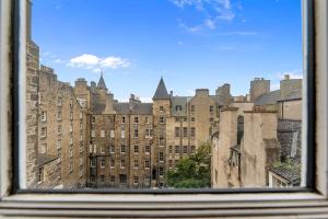 Boutique Modern Royal Mile Apartment Sleeps 4