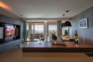 Three Bedroom Apartment Gabby with Sea View