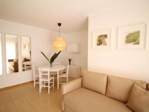 Apartment Pins i Mar by Interhome