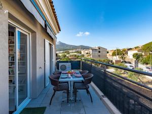 Apartment Résidence les 3C by Interhome - 4hvězdičkové hotely ve městě LʼÎle-Rousse