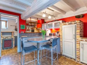 Maisons de vacances Holiday Home La chaumiere by Interhome : photos des chambres