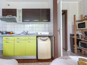 Studio Escale Port-4 by Interhome