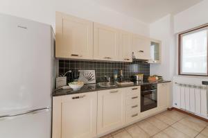 2-Bedroom Lakeview Apartment At The Lake