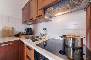 Lake View Apartment Studio Vacation Station