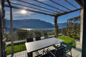 Casa Antonia 2-Bedroom Deluxe Lake View Apartment