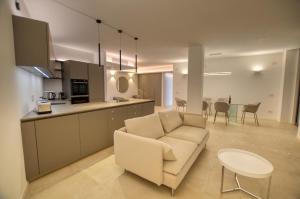 Casa Antonia 2-Bedroom Deluxe Lake View Apartment