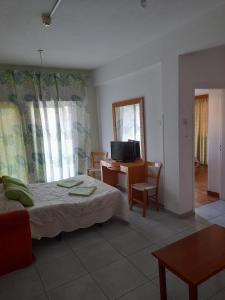 Standard Triple Room room in Onisillos Hotel