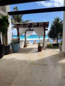 Ocean Seaview Dream condo next to clubs